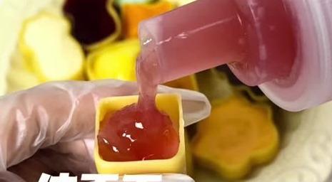 日报叫停的网红零食既是三无又有致癌风险凯发k8国际娱乐首选别买也别吃！被人民(图7)