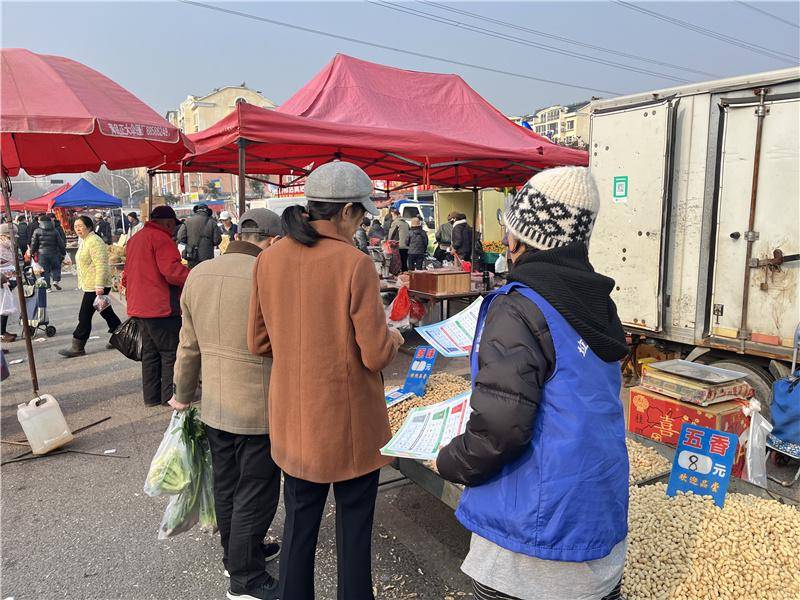 集市 环保文明入人心凯发k8分类宣传进(图3)